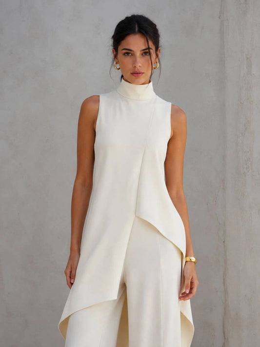 DIÁNA. Mono Elegante Con Capa Asimétrica